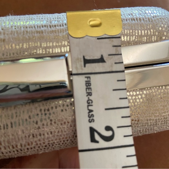 CAROLEE New York -Metallic Mini Lux Clam Shell Womens Palm Clutch - Picture 11 of 11